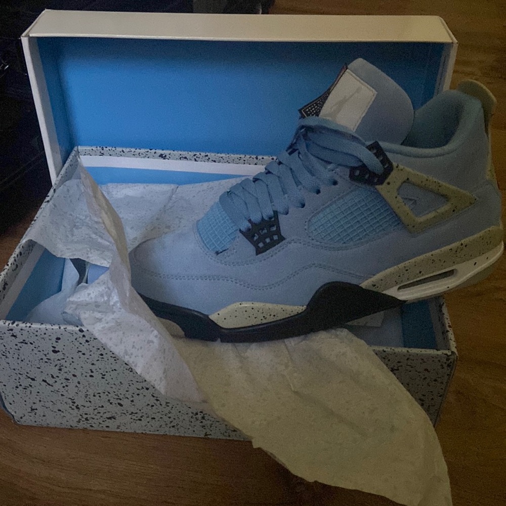 only worn 4-5 times need money for college class